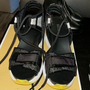 Micheal Kors Irma Sandal Size 9